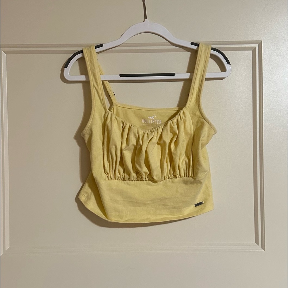 Hollister tank size Small